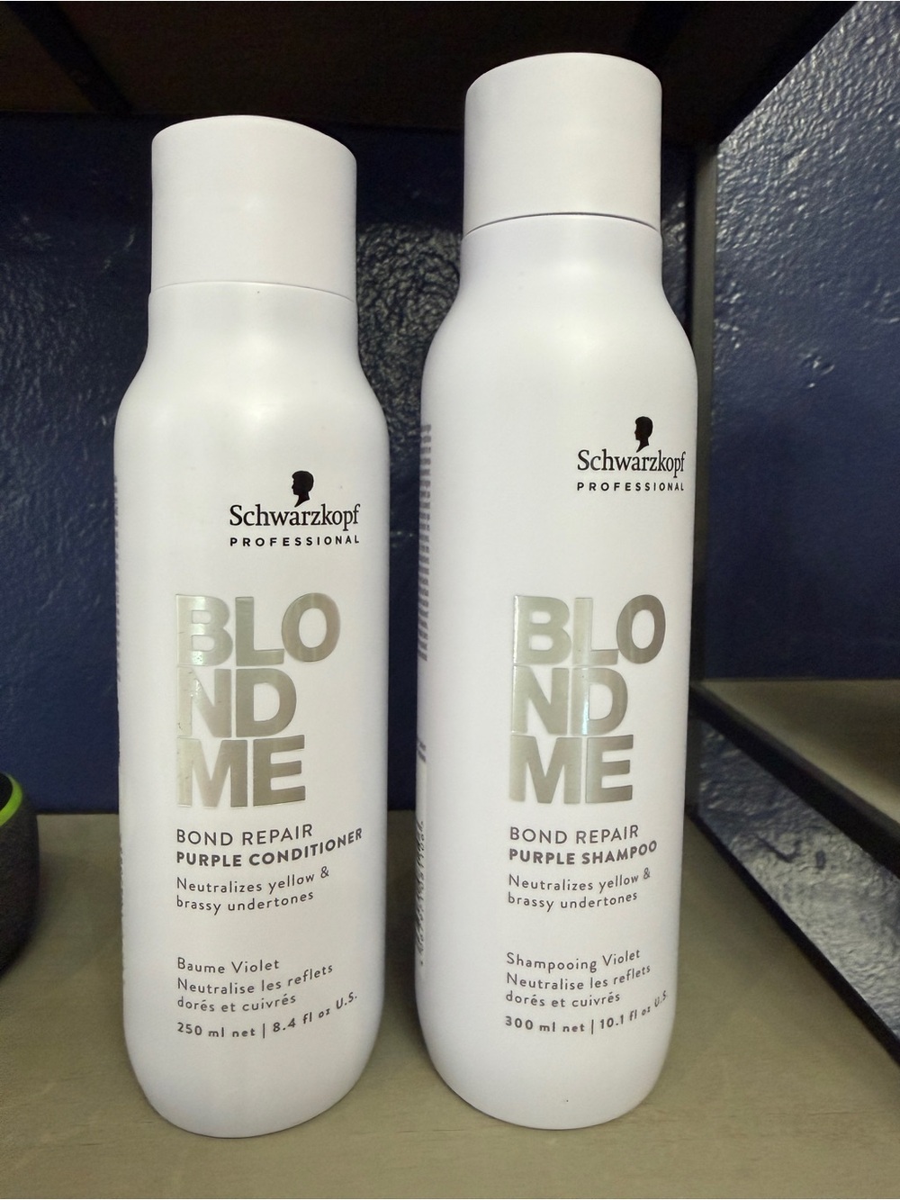Schwarzkopf BlondMe Bond Repair Purple Shampoo – White
